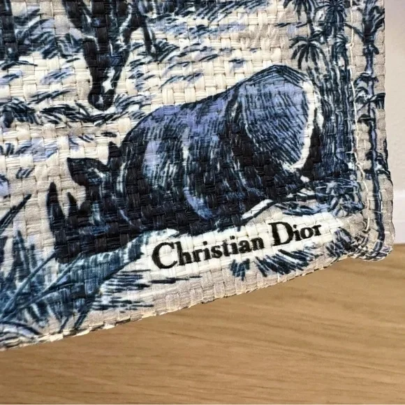 DIOR Around The World Tote, Le Baume & Lip Glow - Picture 5 of 6